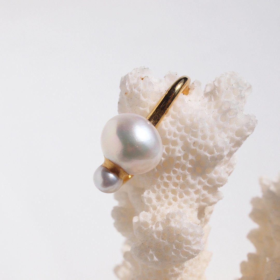 金继双珠 耳骨夹 Bubbles 淡水珍珠 巴洛克珍珠 金粉 - 耳环/耳夹 - 珍珠 白色