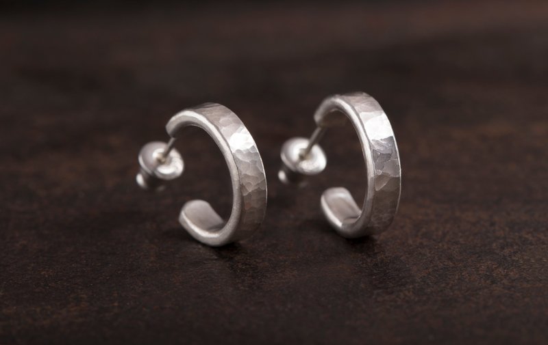 经典锤目 纯银耳环 HammeredHead Earrings - 耳环/耳夹 - 纯银 银色