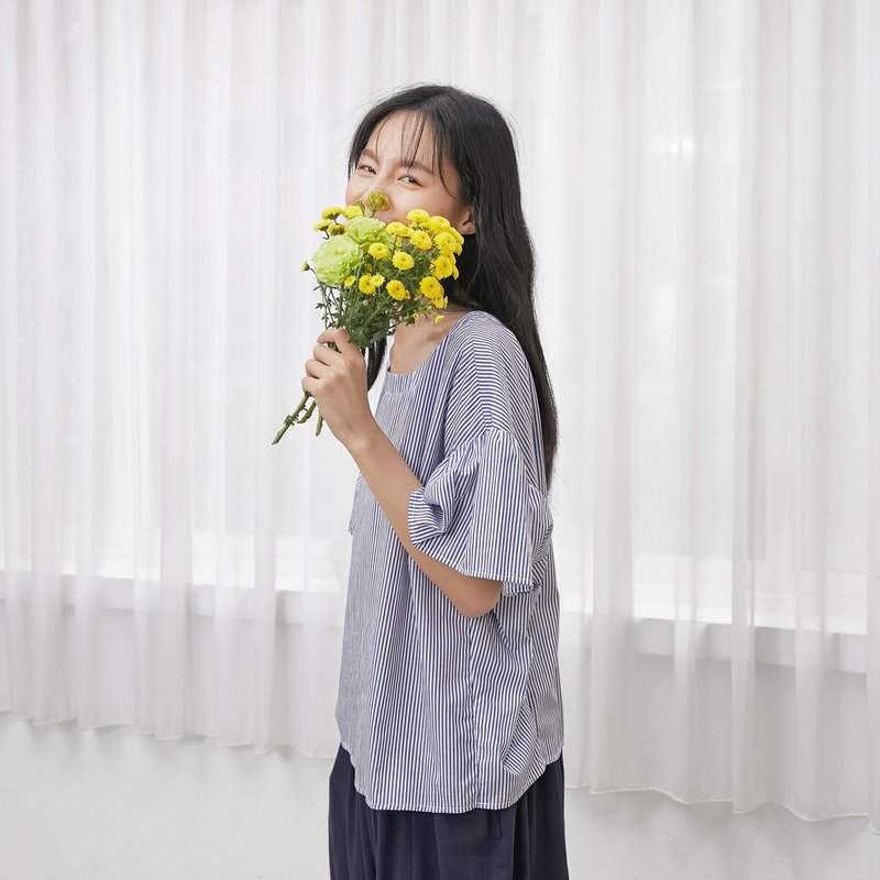Judy大圓領細褶袖上衣/藍直條 - 女装上衣 - 棉．麻 蓝色