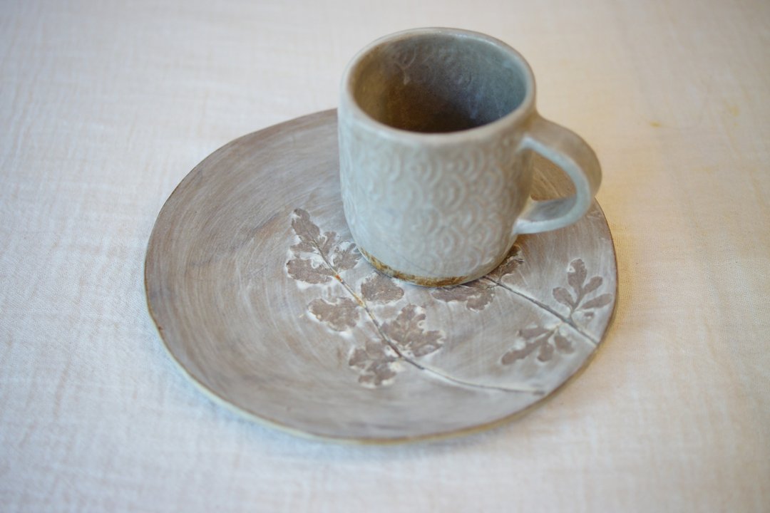 手捏粉引相依杯盘组  咖啡杯盘 陶杯盘 精品咖啡杯 陶盘 - 咖啡杯/马克杯 - 陶 白色