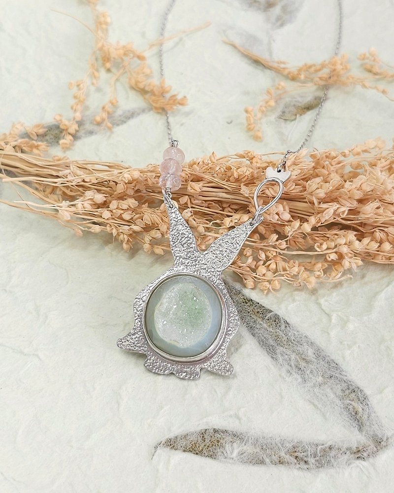 Sparkling Meadow 925银, 印尼石英晶, 兔子项链 // 独一无二 - 项链 - 银 银色