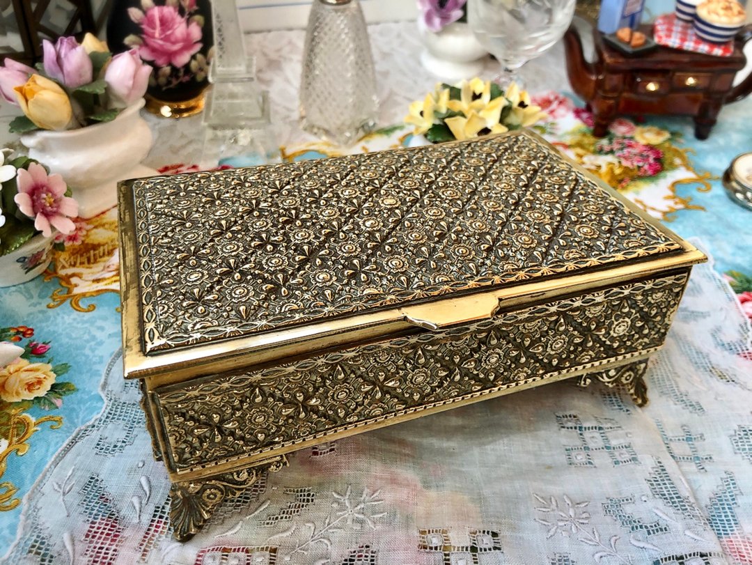 古董黄铜立体浮雕花卉高脚大型珠宝首饰盒 - 收纳用品 - 铜/黄铜 金色
