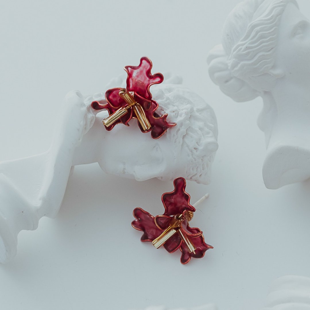 【坚强-深邃红】贴耳式耳环 | 水晶花饰品 - 耳环/耳夹 - 树脂 红色
