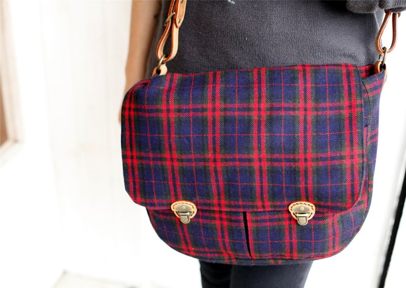 【好日手作】小红格布书包 - 侧背包/斜挎包 - 其他材质 红色