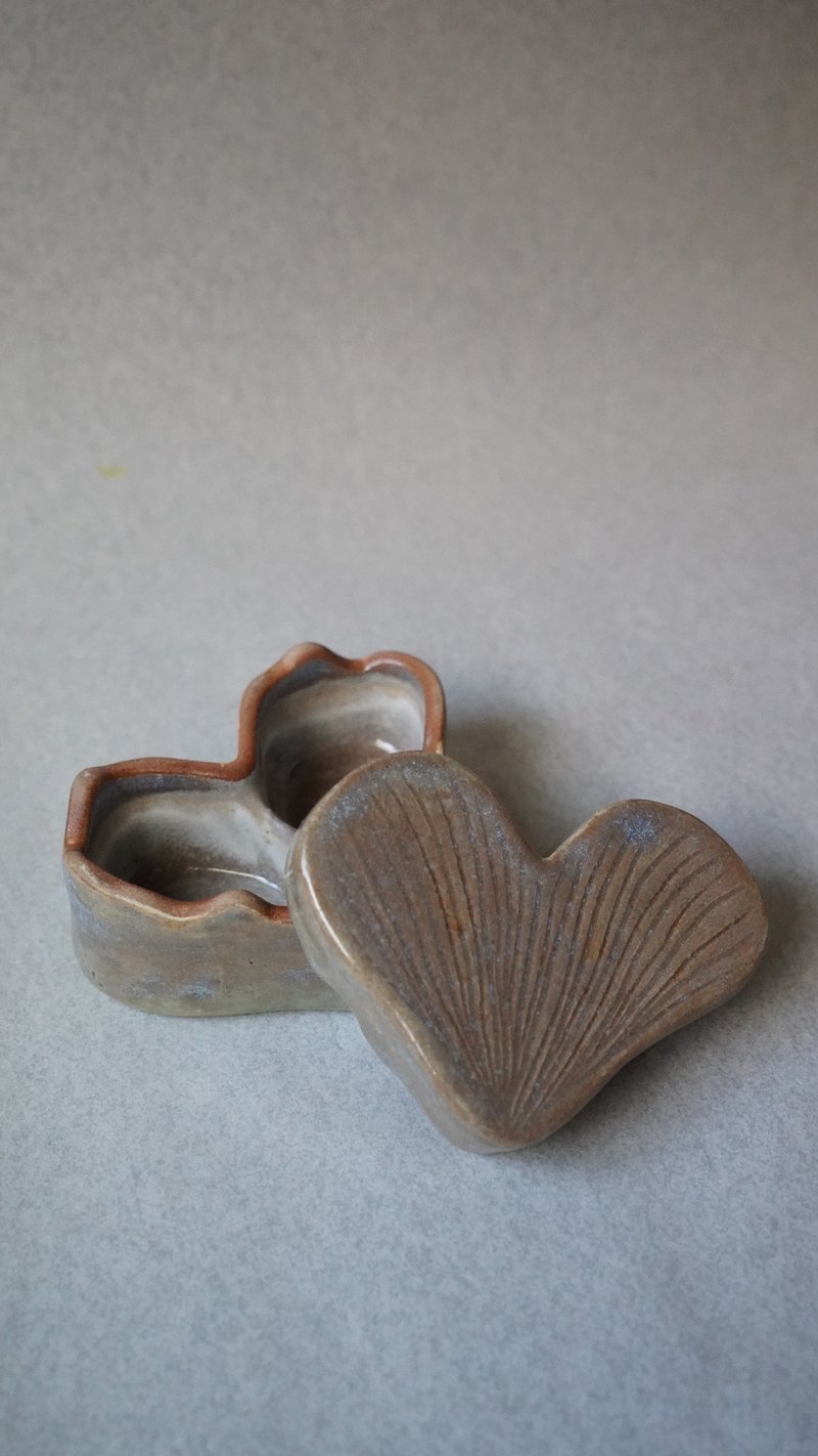 • 米粒出陶中 • 092 月光下的银杏 - 土银杏盒 - 收纳用品 - 陶 多色