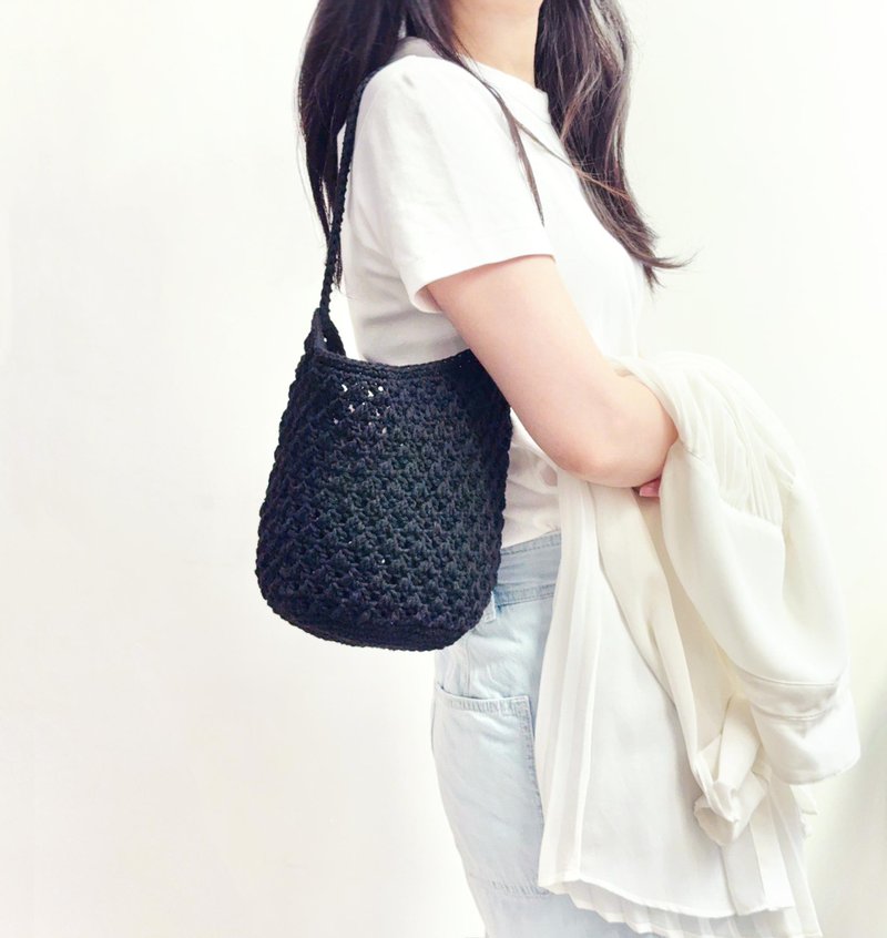 简装轻行 台湾手作钩织圆桶包 文青日常编织轻便小包肩背包水桶包 - 侧背包/斜挎包 - 棉．麻 多色