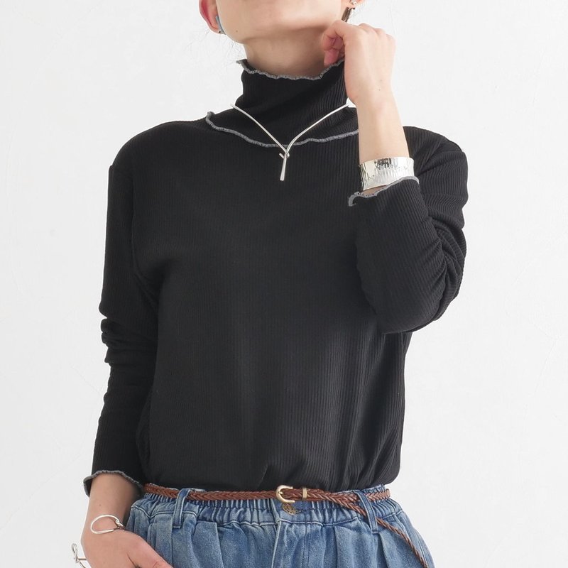 适合跨越季节穿搭・荷叶边滚边设计・罗纹弹性素材・高领上衣・黑色・d-tp3001 - 女装上衣 - 其他材质 黑色