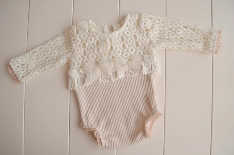 Cream lace newborn girl onesie for first photo shoot. - 童装礼服/连衣裙 - 其他材质 白色