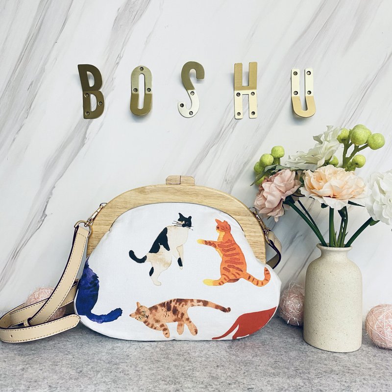 日本疗愈风猫咪木口金袋 木口金包 - 侧背包/斜挎包 - 棉．麻 粉红色