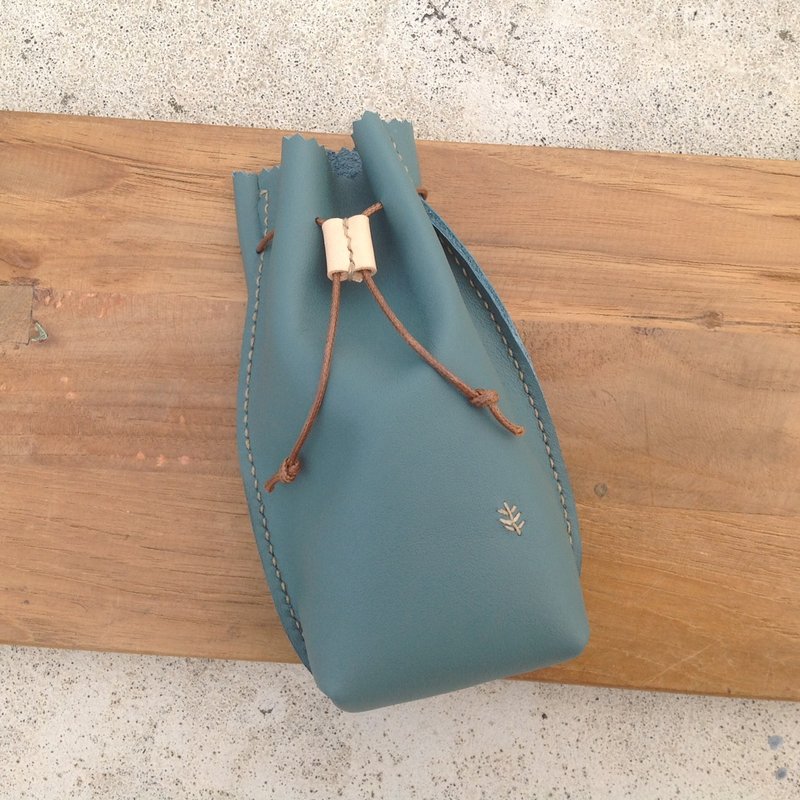 束口袋化妆包收纳袋小包小草刺绣手制随身包真皮手缝绿色M号 - 化妆包/杂物包 - 真皮 绿色