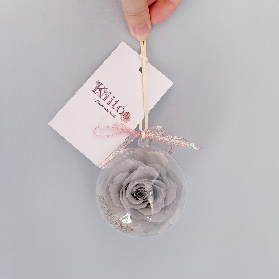 【纪念品首选】Kiitosflorist 永生花波波球 - 浅灰色 - 吊饰 - 塑料 灰色