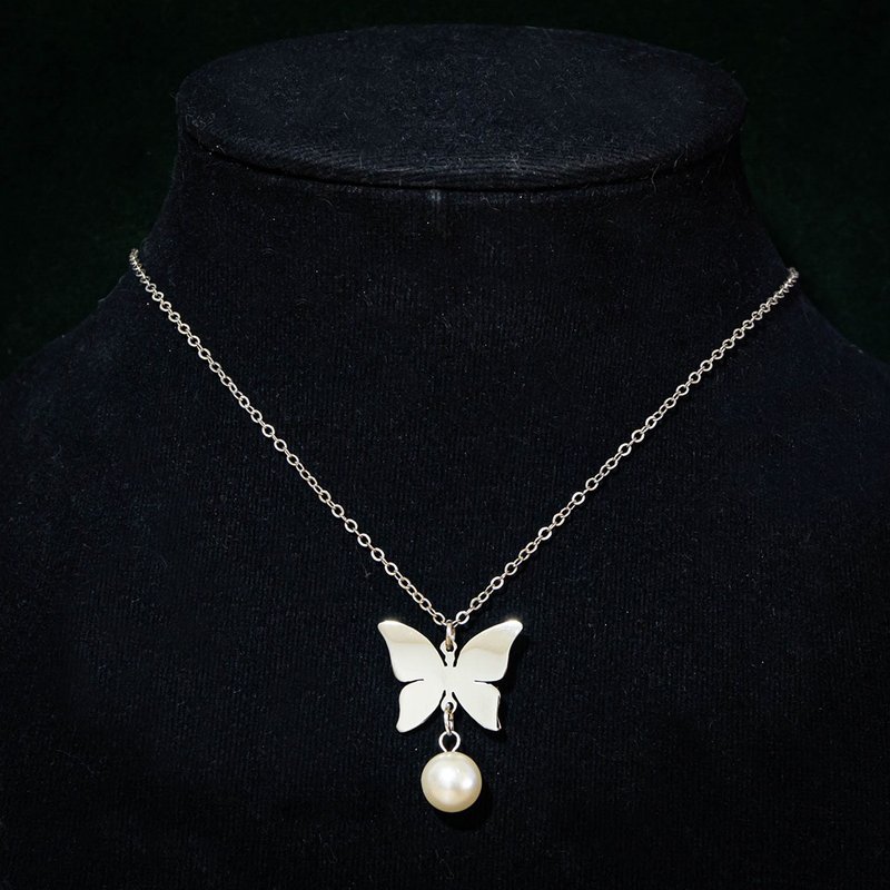 Handmade butterfly pendant with pearl - 项链 - 银 银色