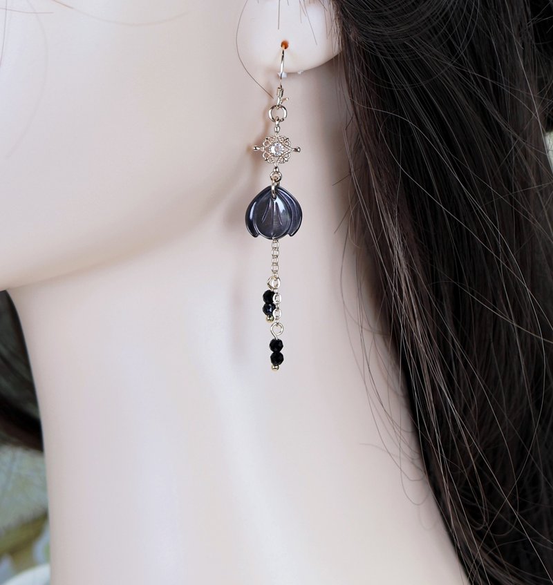 柠檬手作   黑蝶贝花瓣不对称耳环/美国14K包金防敏耳勾/耳夹 - 耳环/耳夹 - 贝壳 黑色