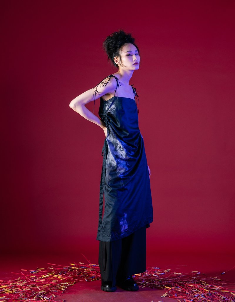 侧边抽皱细肩带印花洋装 - 洋装/连衣裙 - 棉．麻 多色