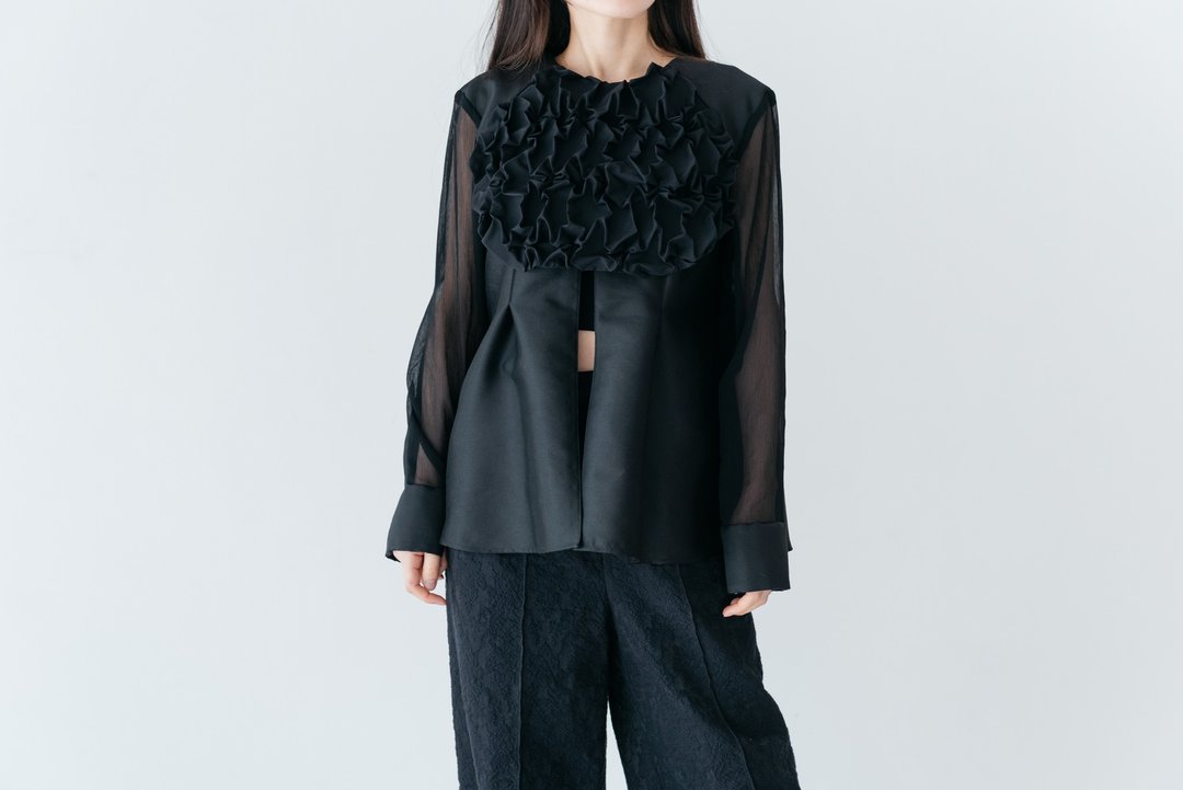Elegance in Curve – Open Arch Hand-smocked Blouse 01 - 女装衬衫 - 丝．绢 黑色