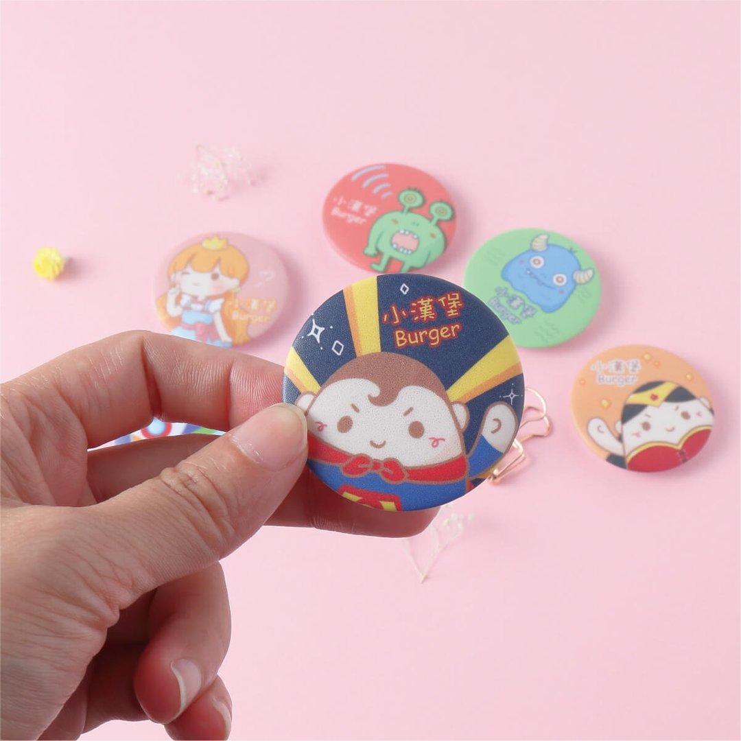 定制化姓名胸章【幼儿园必备】一组2入(请留言你要的款式喔) - 贴纸 - 防水材质 粉红色