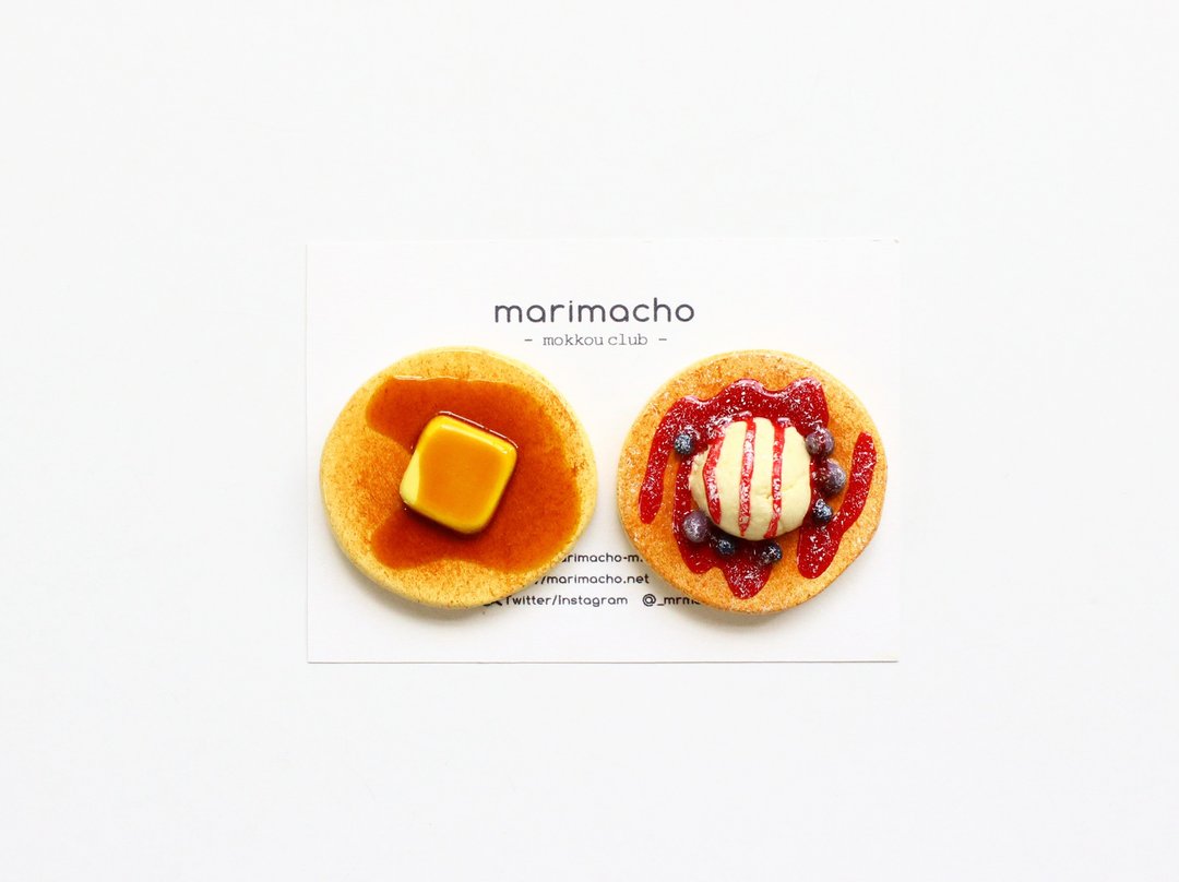 Little wooden brooch of hot cake and pancake - 胸针 - 木头 咖啡色