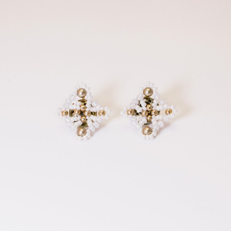 (已绝版) Healing Chants 编织串珠黄铜贴耳式耳针/耳夹 - 耳环/耳夹 - 玻璃 白色