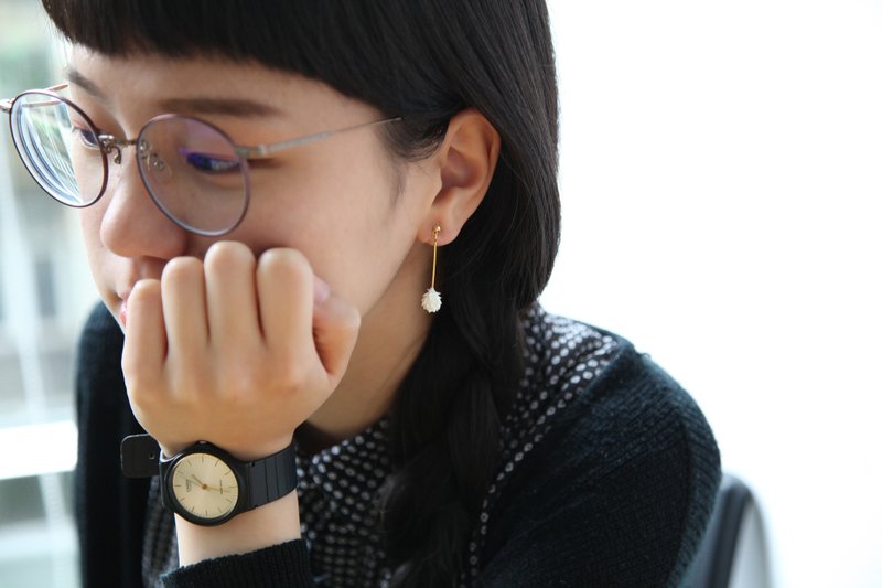 NEW / 清新白色小松果球垂坠夹式/针式耳环 - 耳环/耳夹 - 粘土 白色