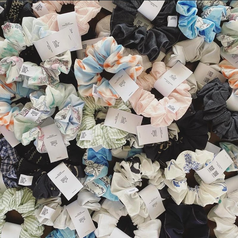 圣诞盲盒 香港原创品牌手制 发圈 款式随机 - 发带/发箍 - 棉．麻 多色