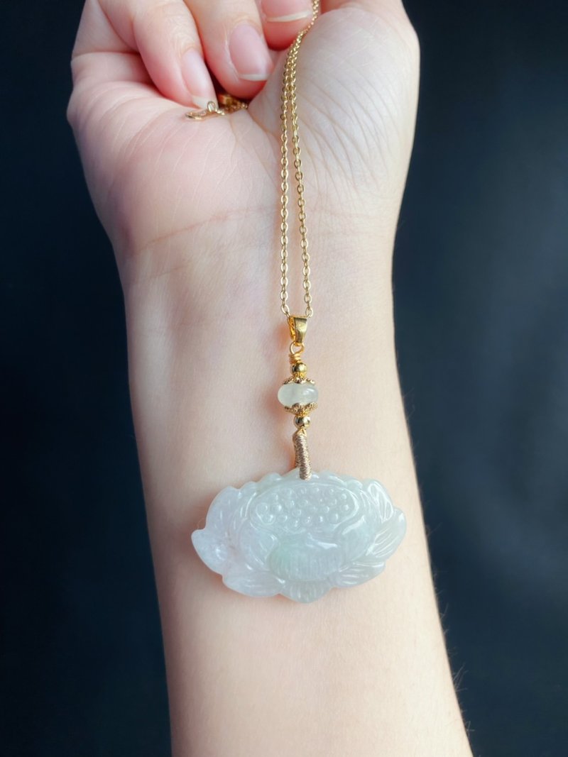 天然缅甸玉 翡翠-冰浅绿带洒金莲花翡翠 项链 礼物 设计款 - 手链/手环 - 玉石 绿色