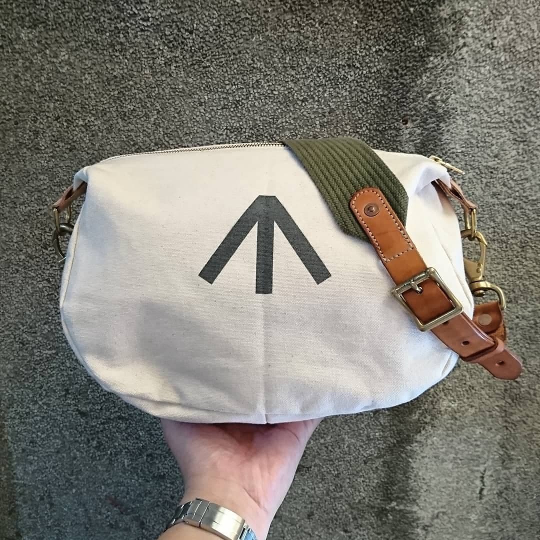 Broadarrow canvas bag - 英军阔箭标志帆布包 - 侧背包/斜挎包 - 棉．麻 白色