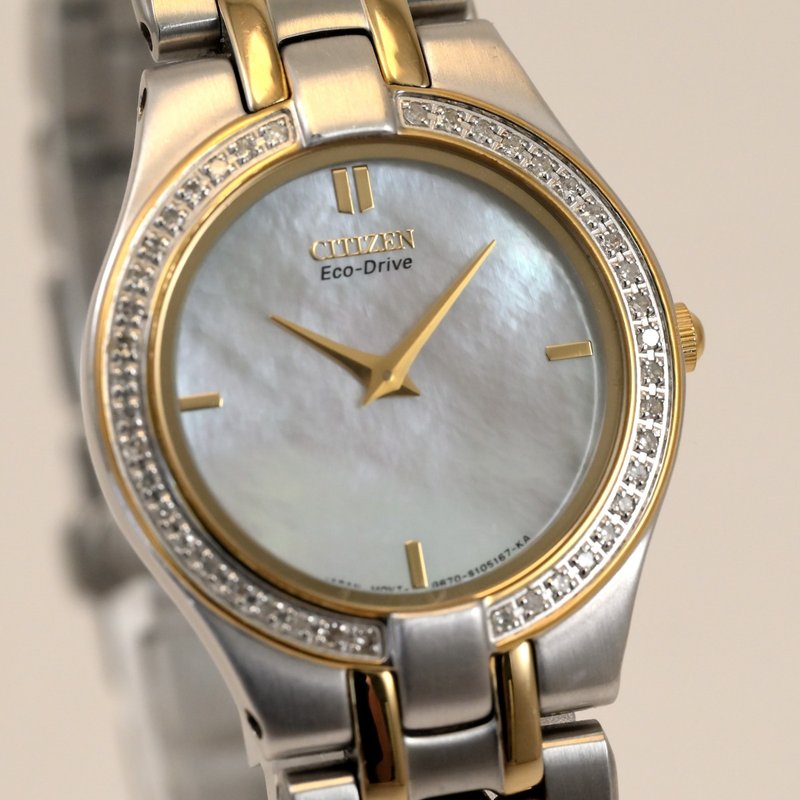 CITIZEN STYLETTO 光动能女款太阳能手表 钻石表圈珍珠母贝表盘手表 - 女表 - 不锈钢 