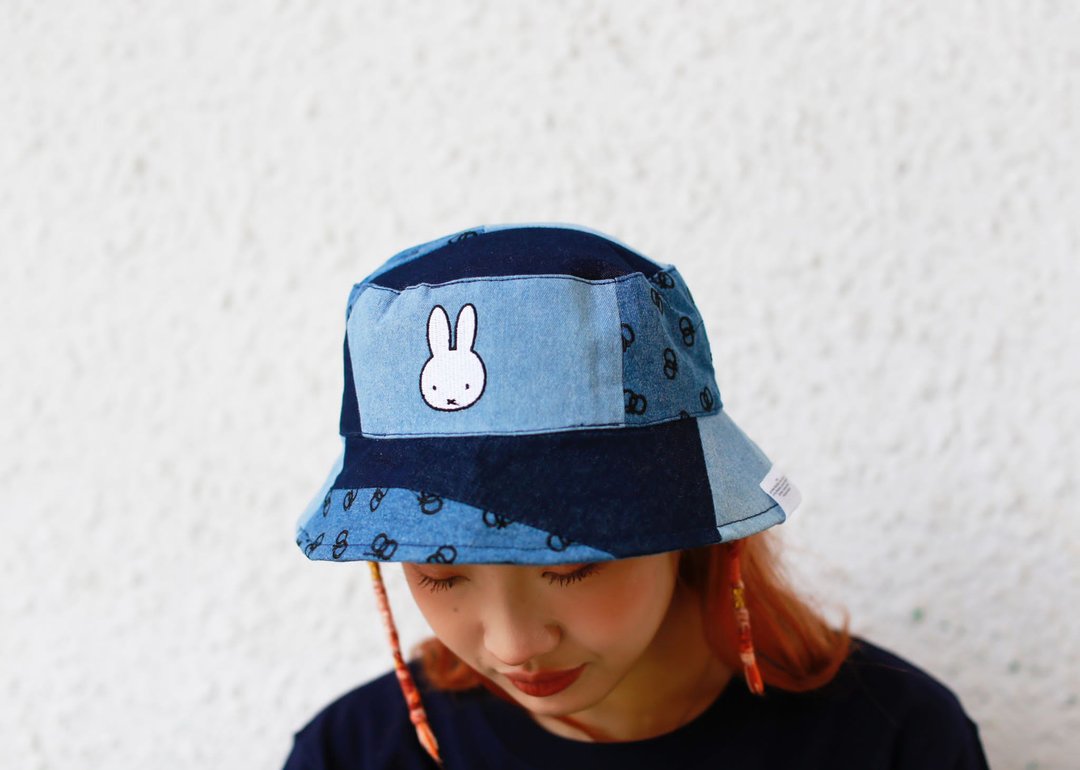 【Pinkoi x miffy】Miffy蓝色牛仔布双面Bucket Hat - 帽子 - 棉 蓝色