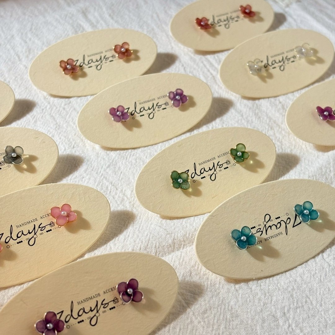 银线款 - 微花四瓣 - 耳环 / 水晶花饰品 / 手作饰品 |【送礼 - 礼盒】 - 耳环/耳夹 - 树脂 银色