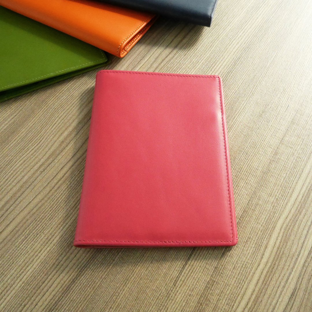 【小瑕疵福利品】缤纷系列-皮革护照夹 玫瑰红 - 护照夹/护照套 - 真皮 红色
