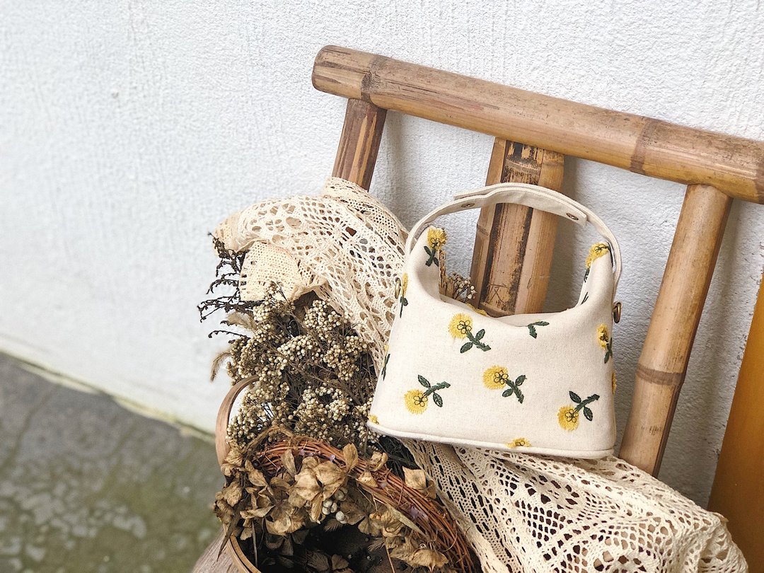 可爱刺绣小花 清新立体小方包 手提斜挎女包 - 手提包/手提袋 - 棉．麻 多色
