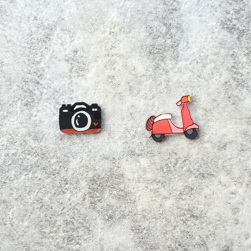 Pista丘手绘耳环/ 旅游-相机+机车 - 耳环/耳夹 - 树脂 黑色