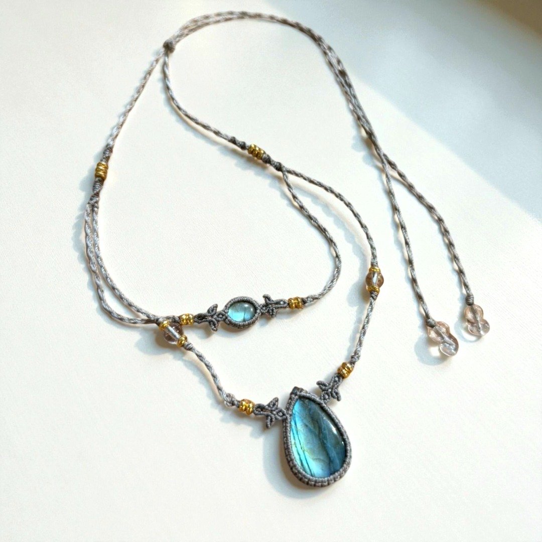 Crystoria Stone |Macrame| 南美蜡线 | 项链 | 蓝光拉长石 - 项链 - 宝石 灰色