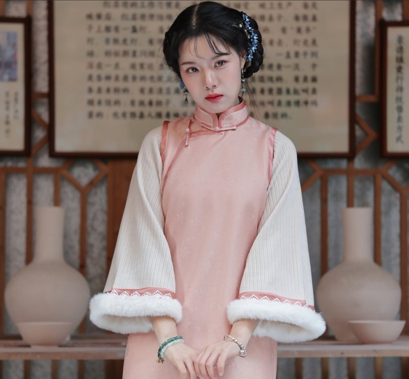 【藕花粉】民国复古风 加绒中式倒大袖假两件旗袍 - 洋装/连衣裙 - 其他材质 粉红色