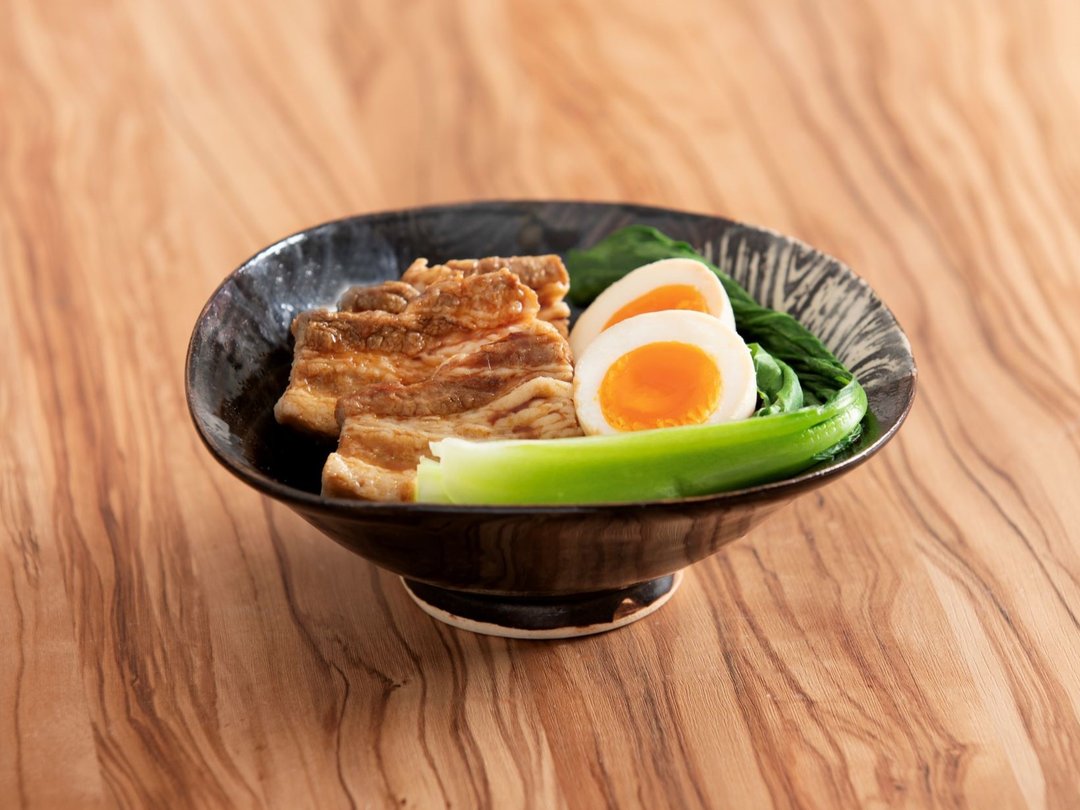 波浪纹碗　日本制造的手工陶器 - 碗 - 陶 黑色