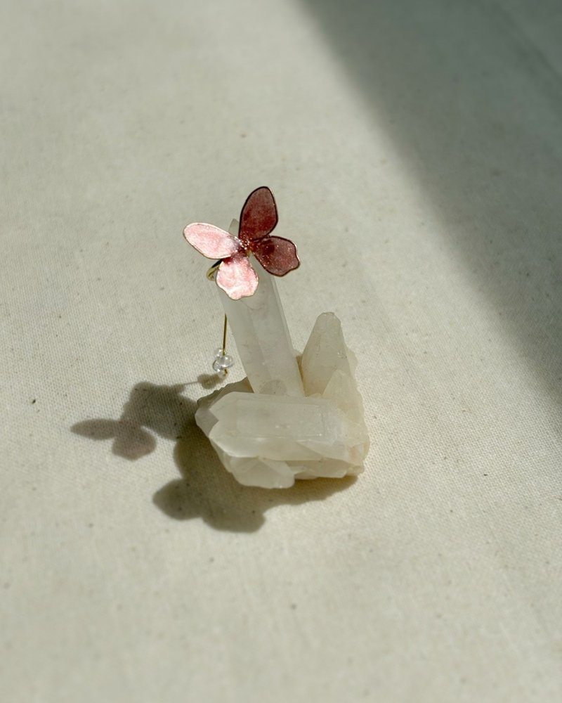 现货 红色鳞光蝴蝶 | 耳骨夹 戒指 耳扣 蝴蝶 - 耳环/耳夹 - 树脂 红色