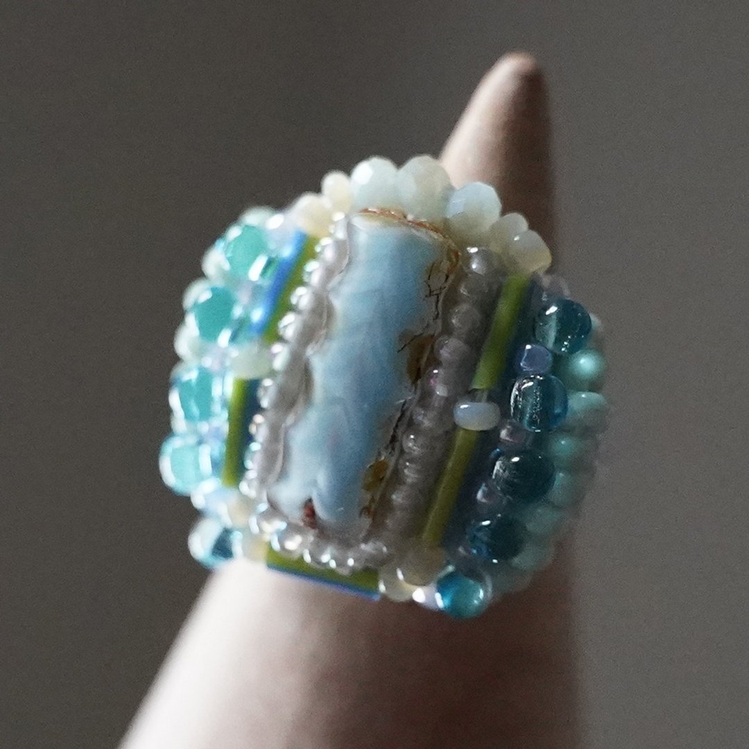 Talkative Ring 122 Free Size Bead Embroidery Ring Light Blue Large - 戒指 - 塑料 蓝色