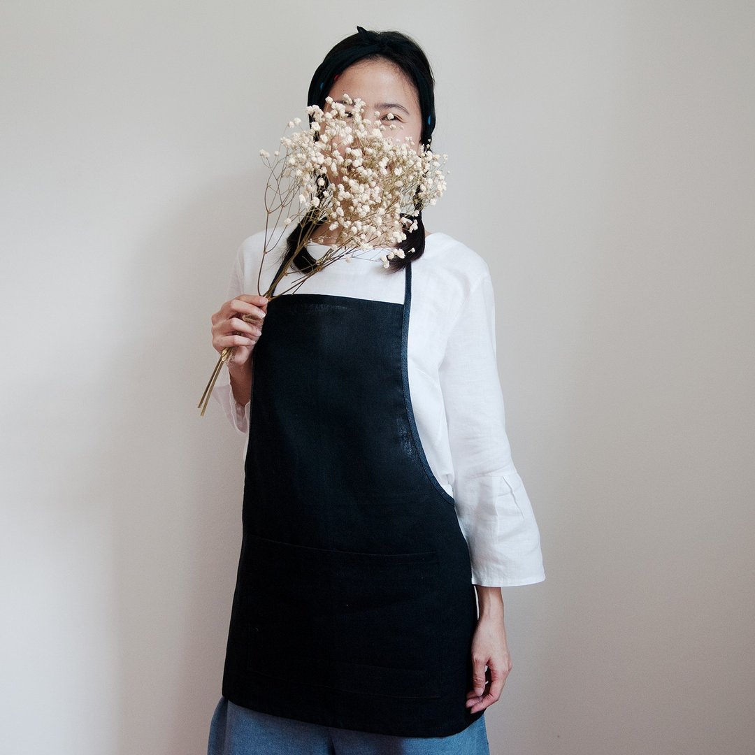 Linen Apron in Midnight Black Handmade Apron Gift - 围裙 - 棉 黑色