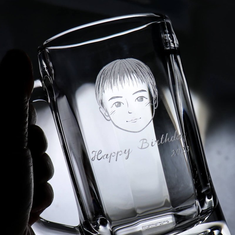 355cc【Q版人像】宝贝生日啤酒杯 酒杯雕刻定制似颜绘 - 酒杯/酒器 - 玻璃 灰色