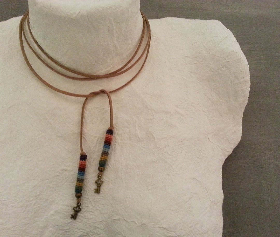 Beige Wrap Choker Necklace with Key Charm Ends - 项链 - 人造皮革 卡其色