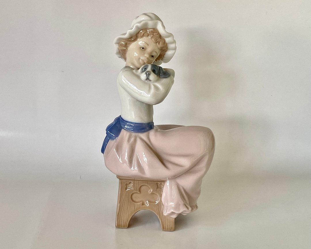 Lladro NAO 大拥抱女孩和小狗雕像复古 1987 - 玩偶/公仔 - 瓷 多色