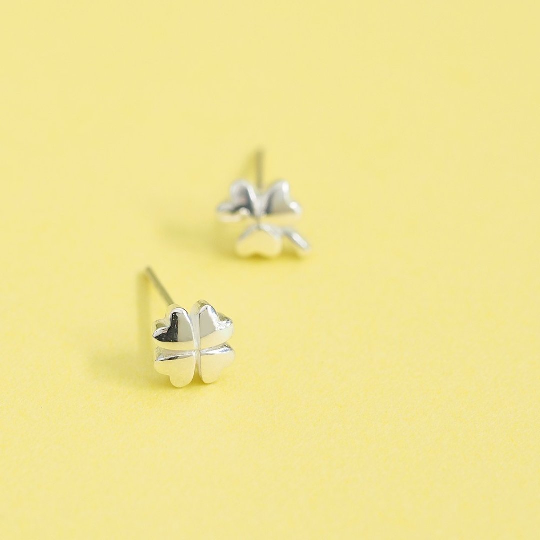 asymmetry clover earrings Clip-On Silver 925 - 耳环/耳夹 - 其他金属 银色