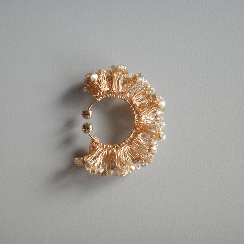Frill Glow – 金属线蕾丝耳夹 日本玻璃珠 gold  一个 - 耳环/耳夹 - 其他金属 金色