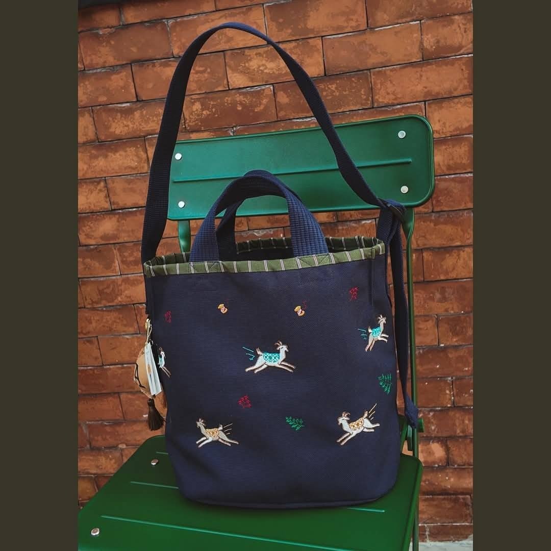 Goat tote bag-NAVY 包包 - 手提包/手提袋 - 绣线 蓝色