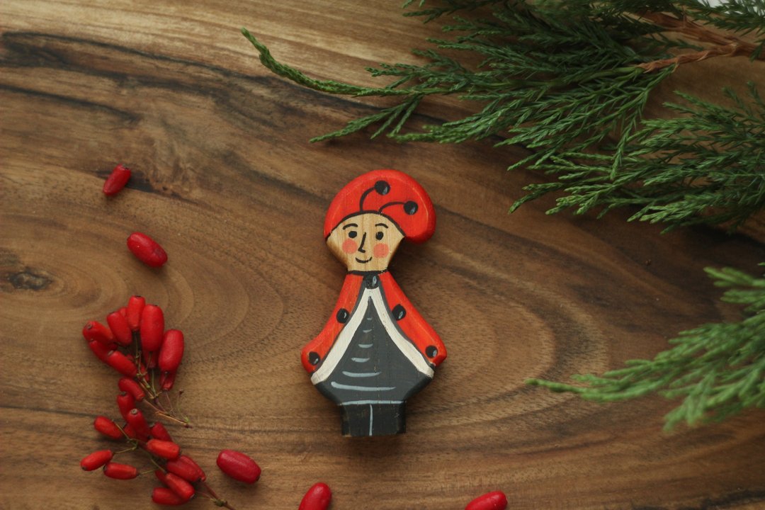 Wooden gnome ladybug. Wooden dolls. Wooden fairytale toys. - 玩具/玩偶 - 木头 红色
