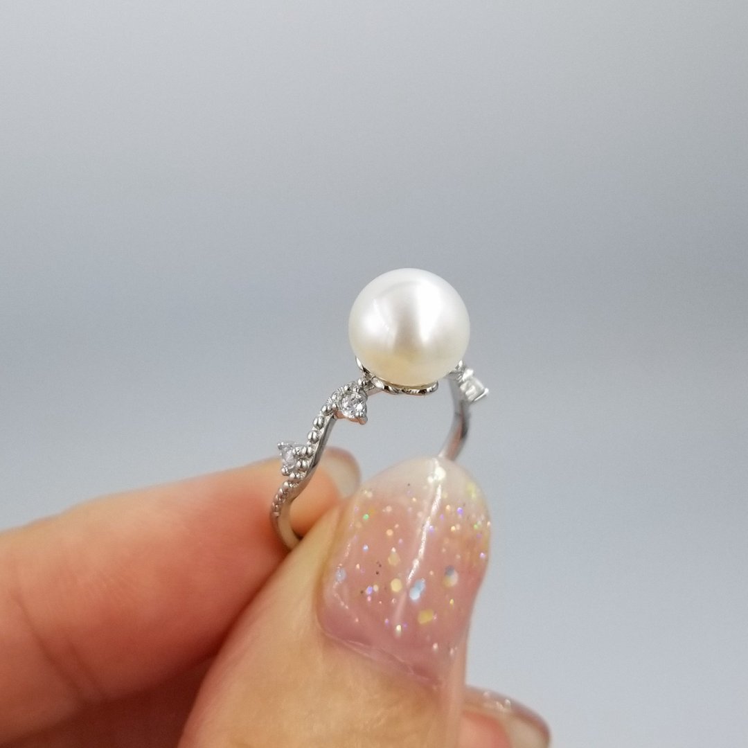 。简约花卉。镜面灯泡天然淡水圆珍珠戒指。925纯银。尺寸可调。 - 戒指 - 珍珠 白色
