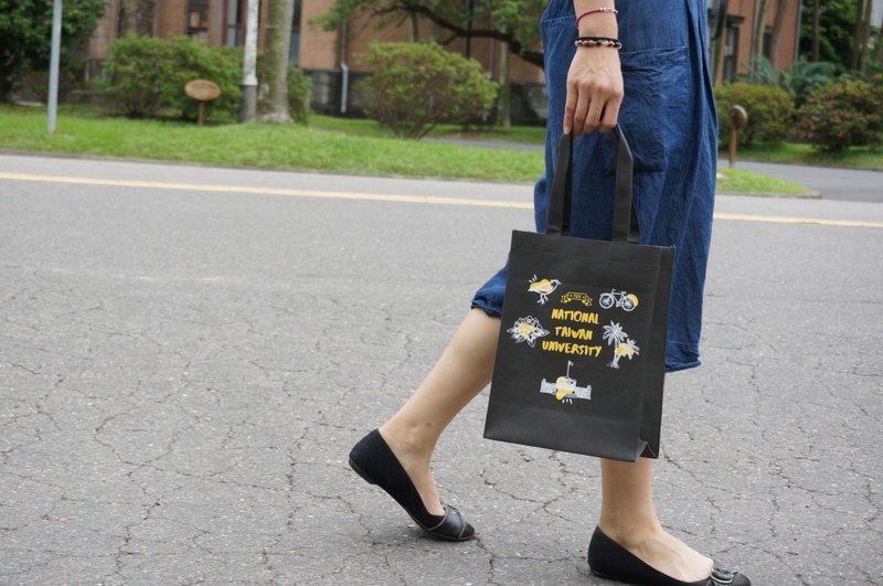 NTU手绘风厚磅不织布袋 灰黑 - 手提包/手提袋 - 聚酯纤维 白色