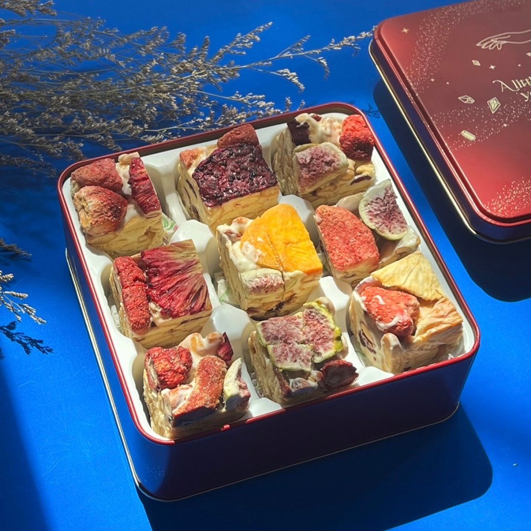 端午节【嫣红花火】天然低糖综合果干眠雪酥礼盒 (18 入) - 蛋糕/甜点 - 其他材质 多色