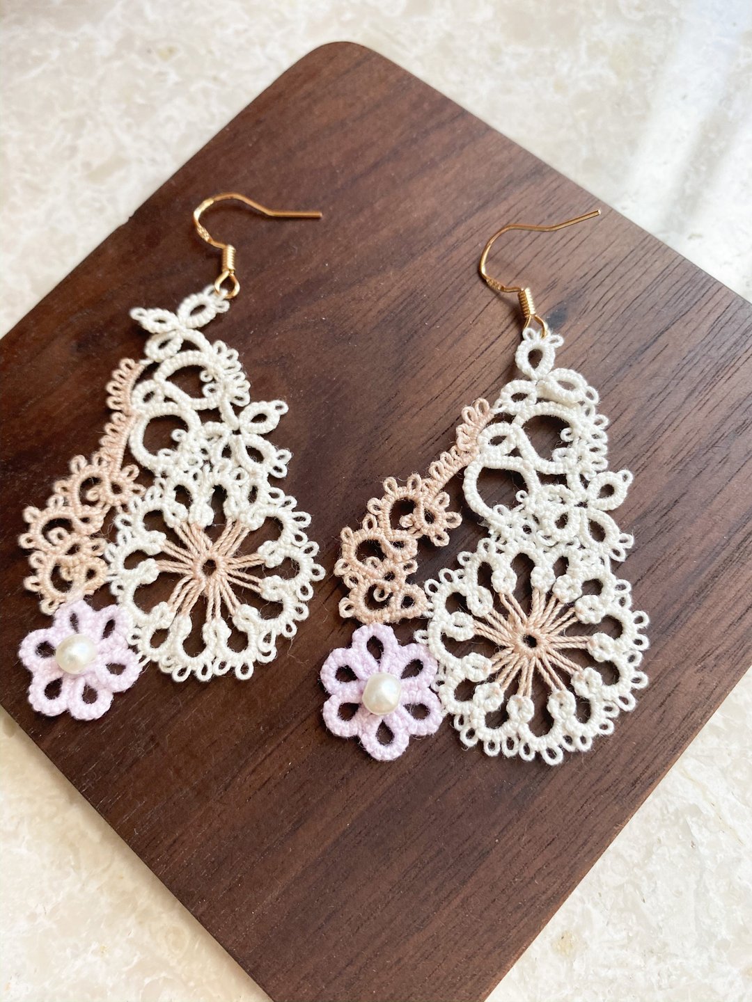 精致手工梭织耳环 Tatting earrings 耳针 耳鈎 耳环 梭织 编织 - 耳环/耳夹 - 棉 白色