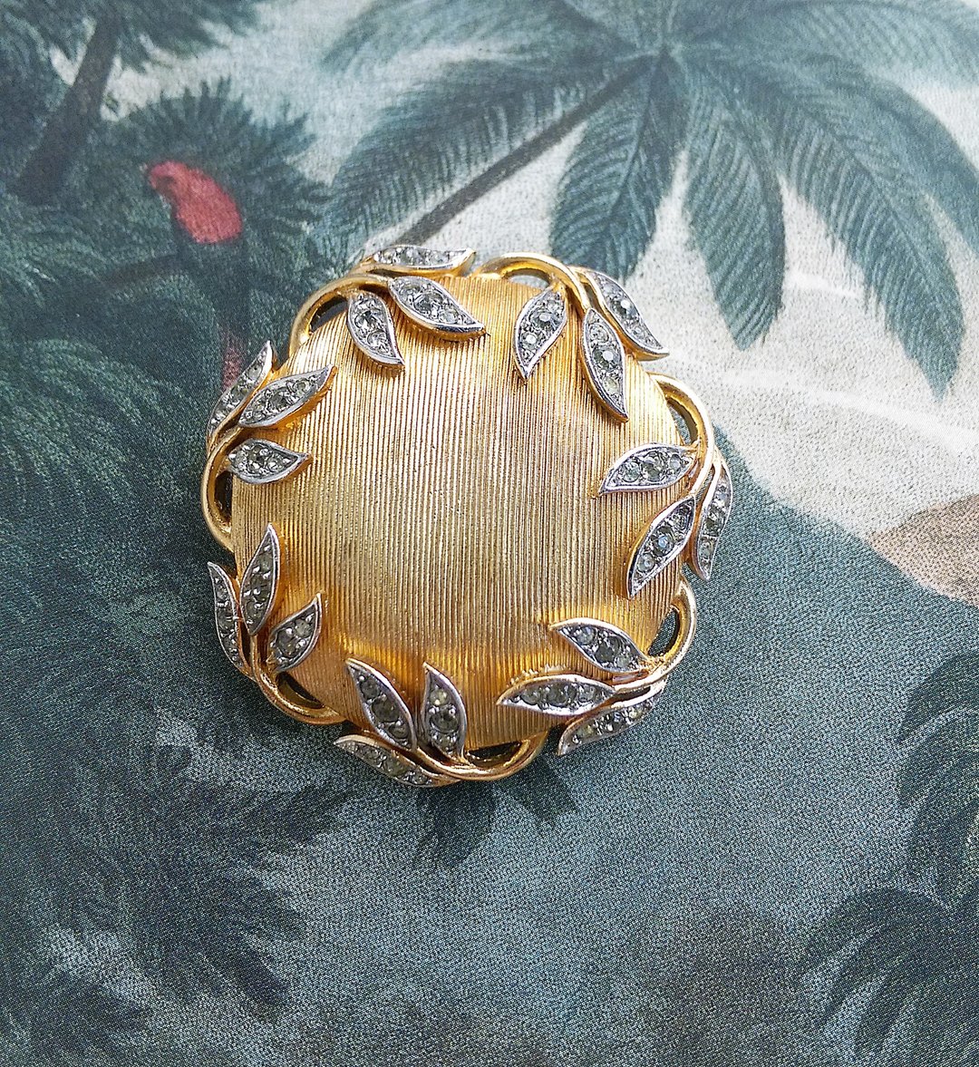 Vintage Jewelry 西洋古董饰品 Trifari Garden of Eden 别针 - 徽章/别针 - 其他金属 金色
